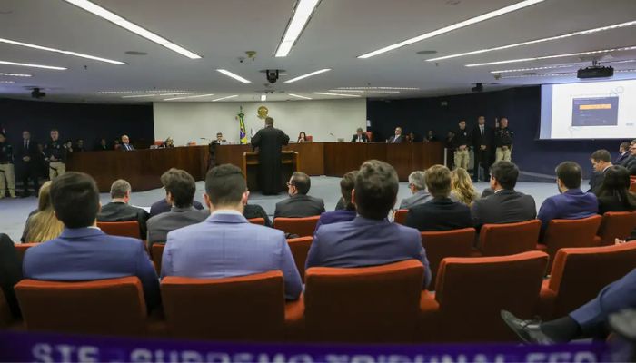  Com voto de Moraes, STF retoma nesta terça julgamento de Bolsonaro 